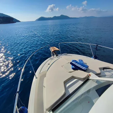 Private Boat With Skiper 보트호텔 Prijevor