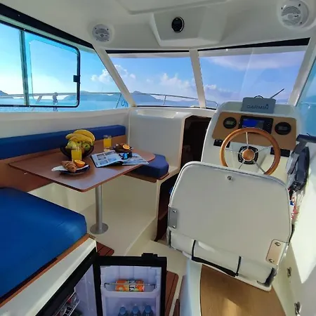 Private Boat With Skiper Tekne